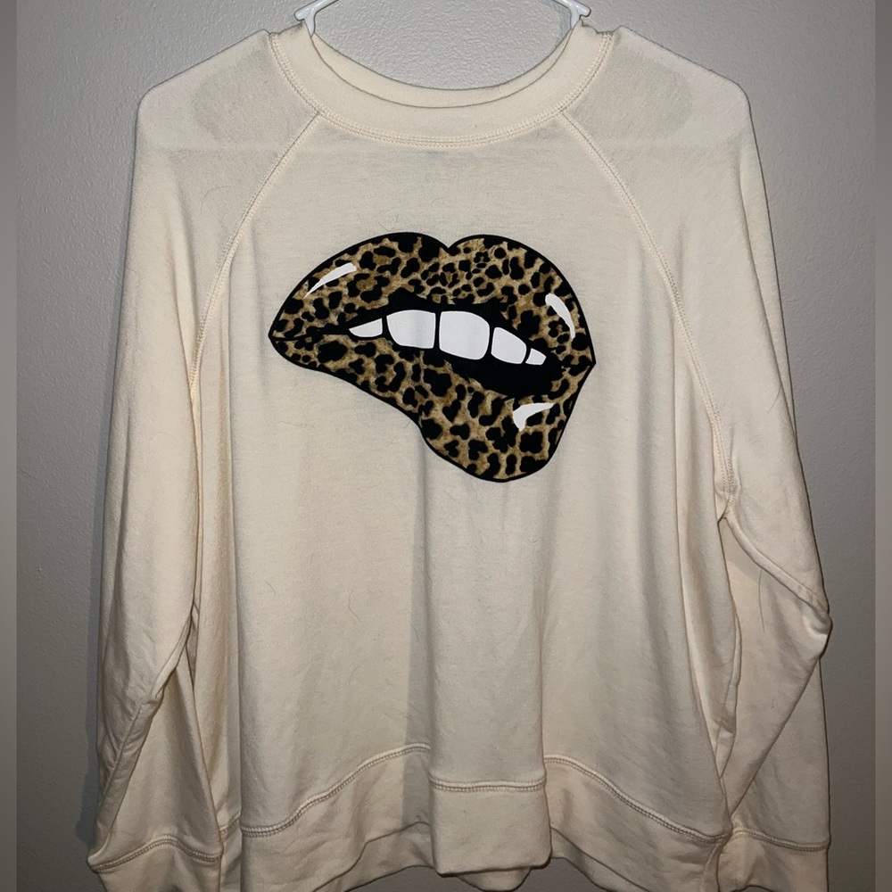 cute cheetah lip comfy long sleeve